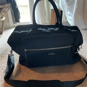 VERA BRADLEY LARGE TRAVEL DUFFEL - BLACK
